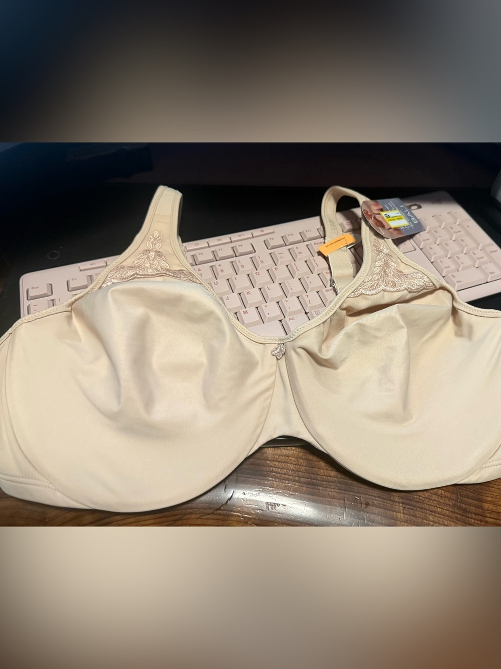 Bali Smooth Full Coverage Bra in Light Beige
